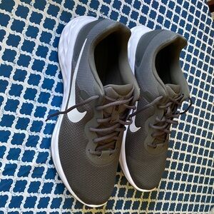 Men’s Nike size 15 shoes. Like new